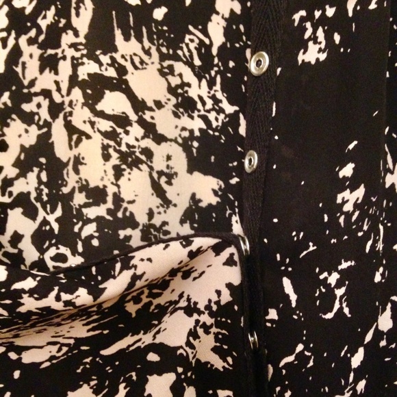 100% Silk Blouse with Asymmetrical Snap Closures - Picture 5 of 5